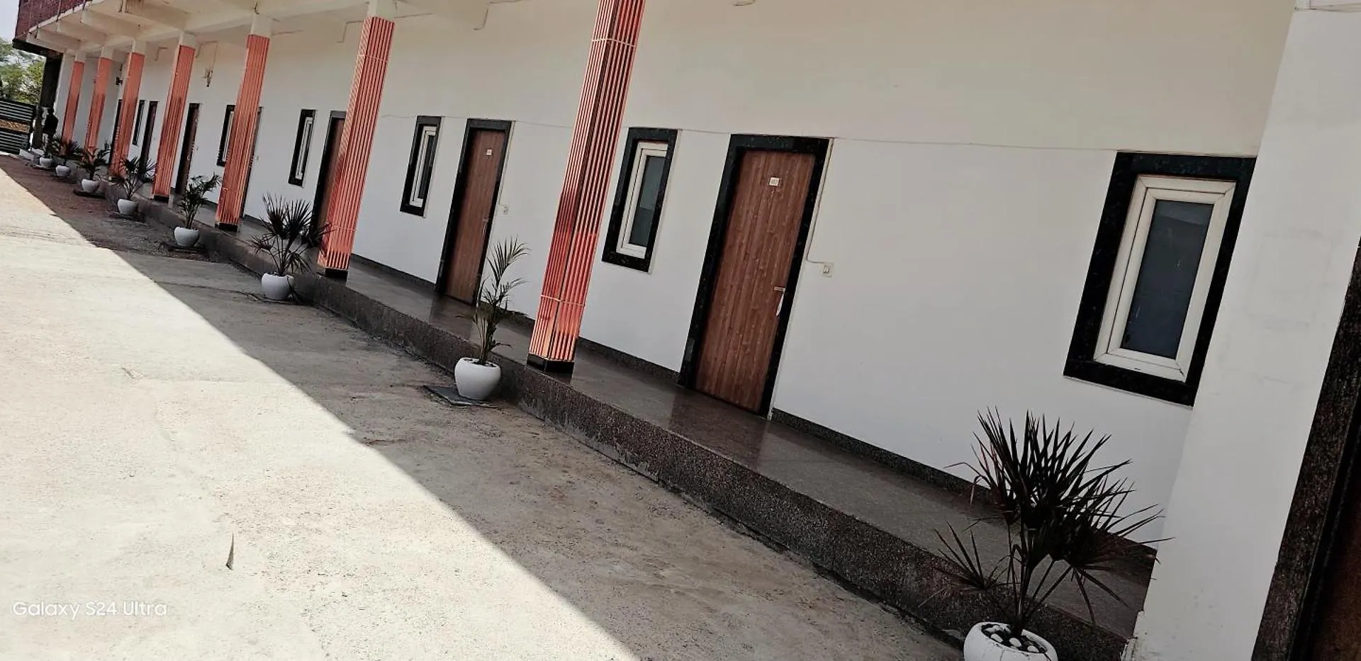 Hotel O J S R Palace Gardens 3*, Agra (Uttar Pradesh)