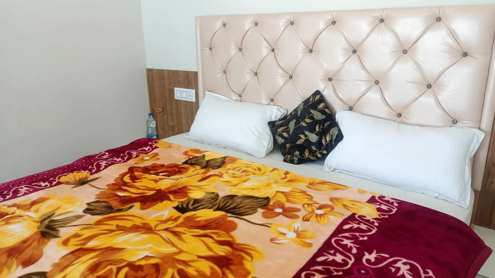 ***  Hotel O J S R Palace Gardens Indie
