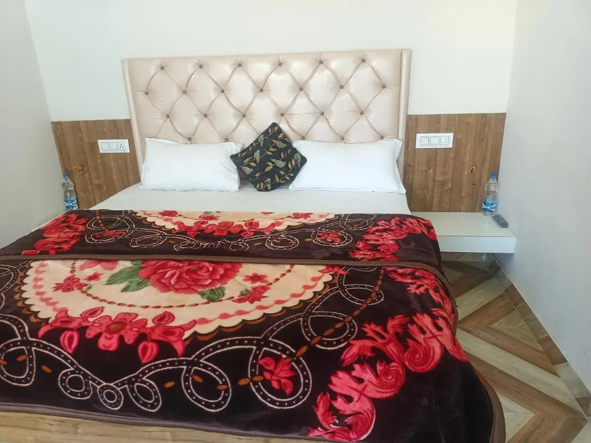 Hotel O J S R Palace Gardens 3*, Agra (Uttar Pradesh) India