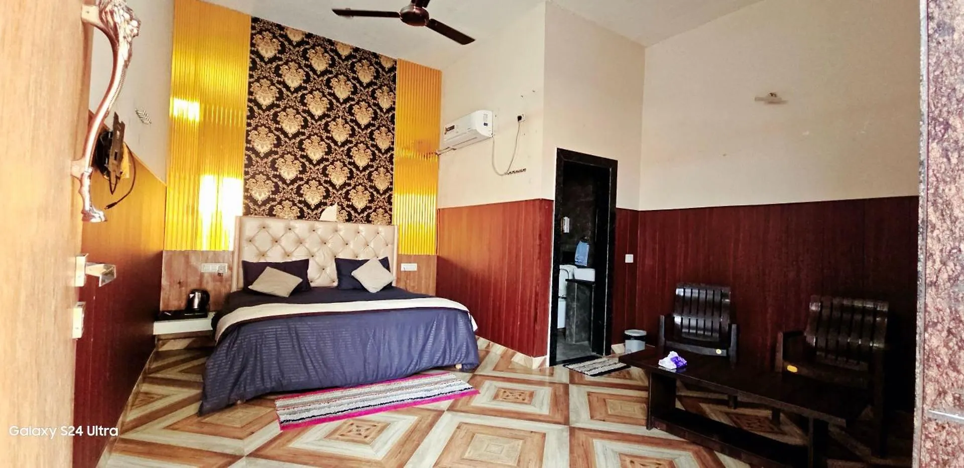Hotel O J S R Palace Gardens Agra (Uttar Pradesh)