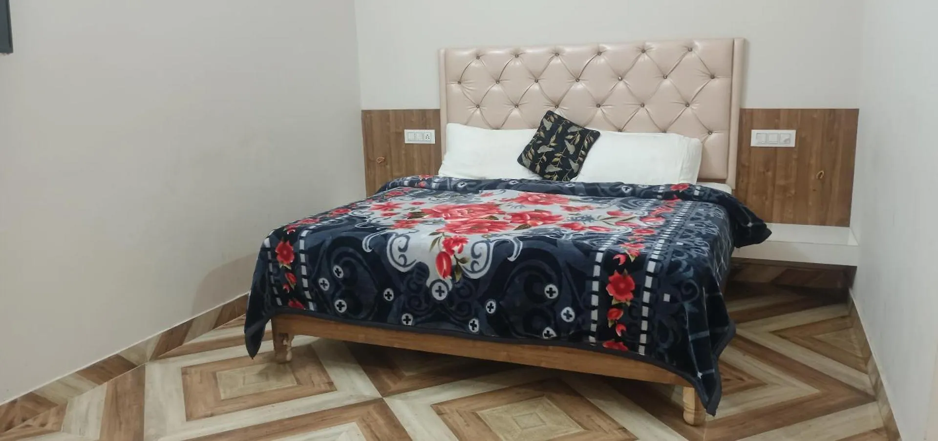 Hotel O J S R Palace Gardens Agra (Uttar Pradesh)