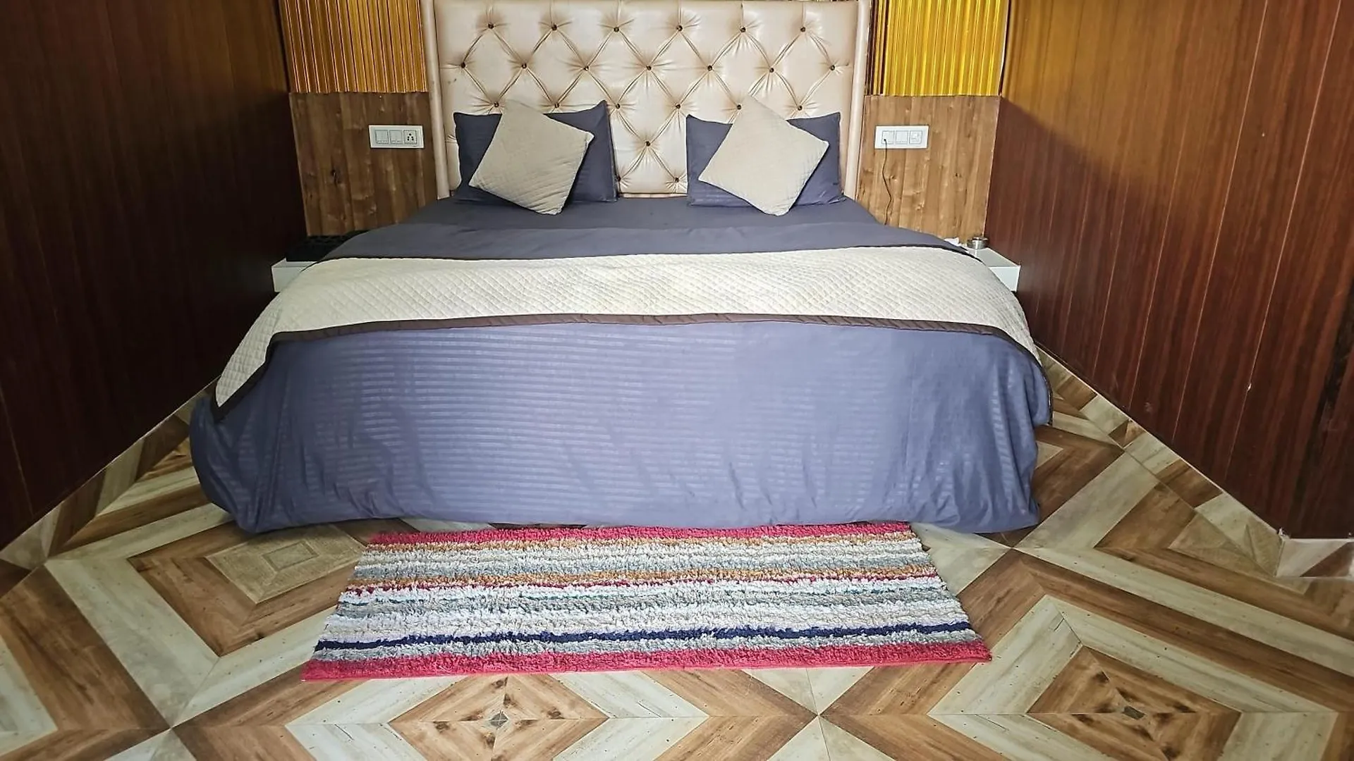 Hotel O J S R Palace Gardens Agra (Uttar Pradesh)