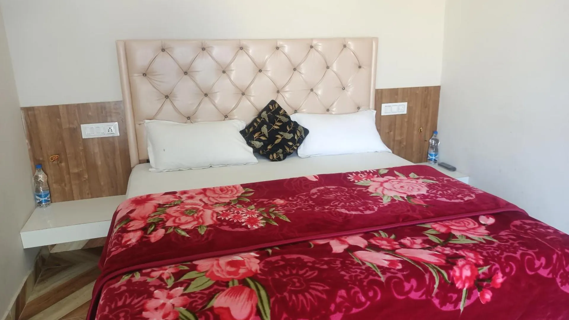 Hotel O J S R Palace Gardens 3*, Agra (Uttar Pradesh)